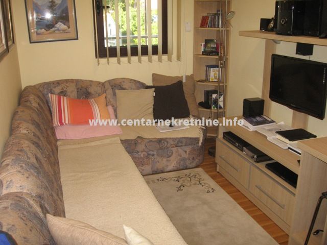 Trosoban stan, Dalmatinska ulica