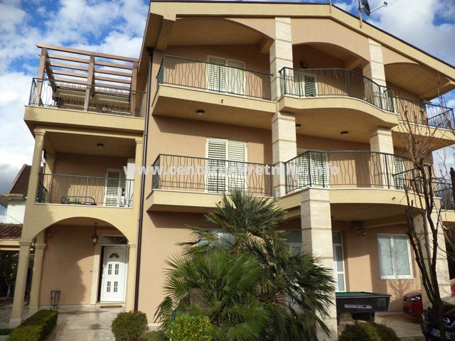 Luksuzna kuca, Zagoric