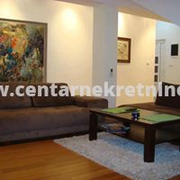 Luksuzan trosoban stan, Djenovici