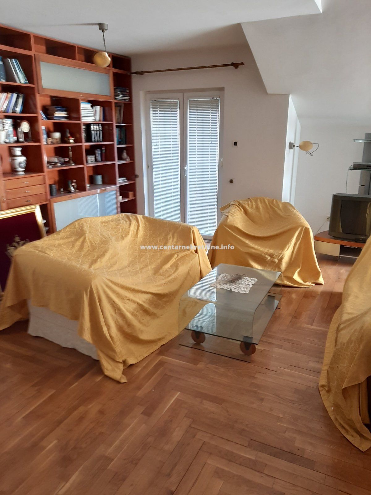 Trosoban stan, Ljubovic