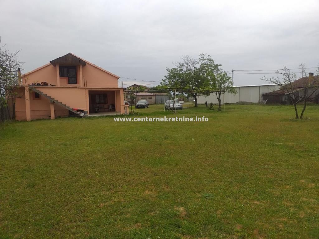 Kuca sa imanjem, Zeta