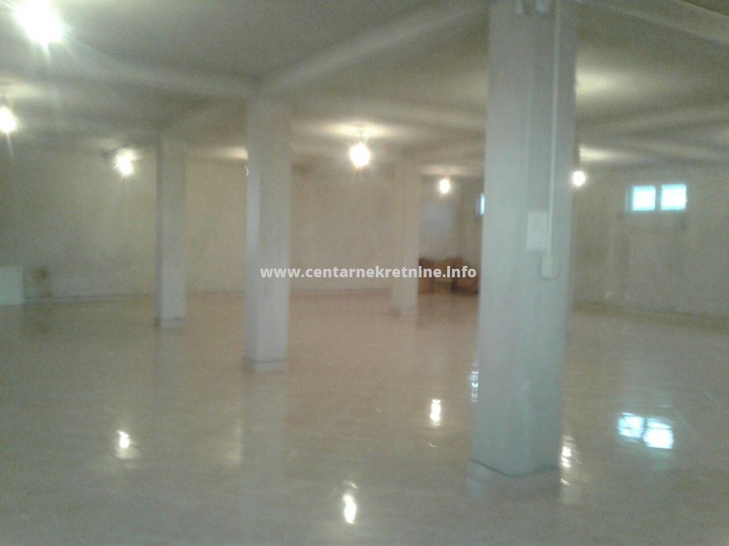 Poslovni prostor, Tuzi