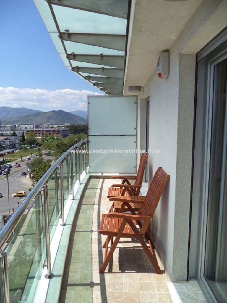 Lux trosoban stan, Preko Morace