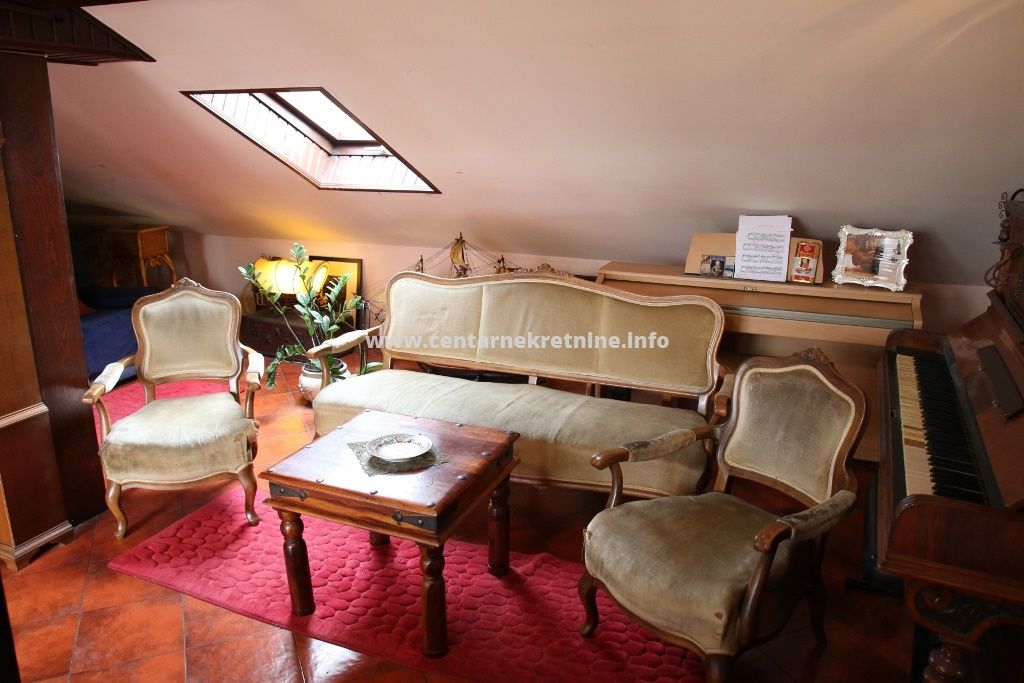 Cetvorosoban stan, Centar