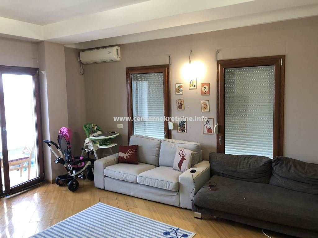 Dvosoban stan, Stari aerodrom