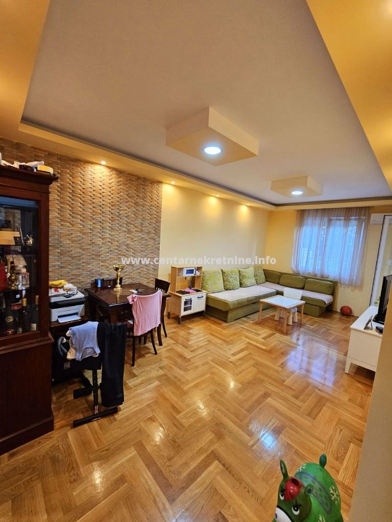 Jednosoban stan Tuski put