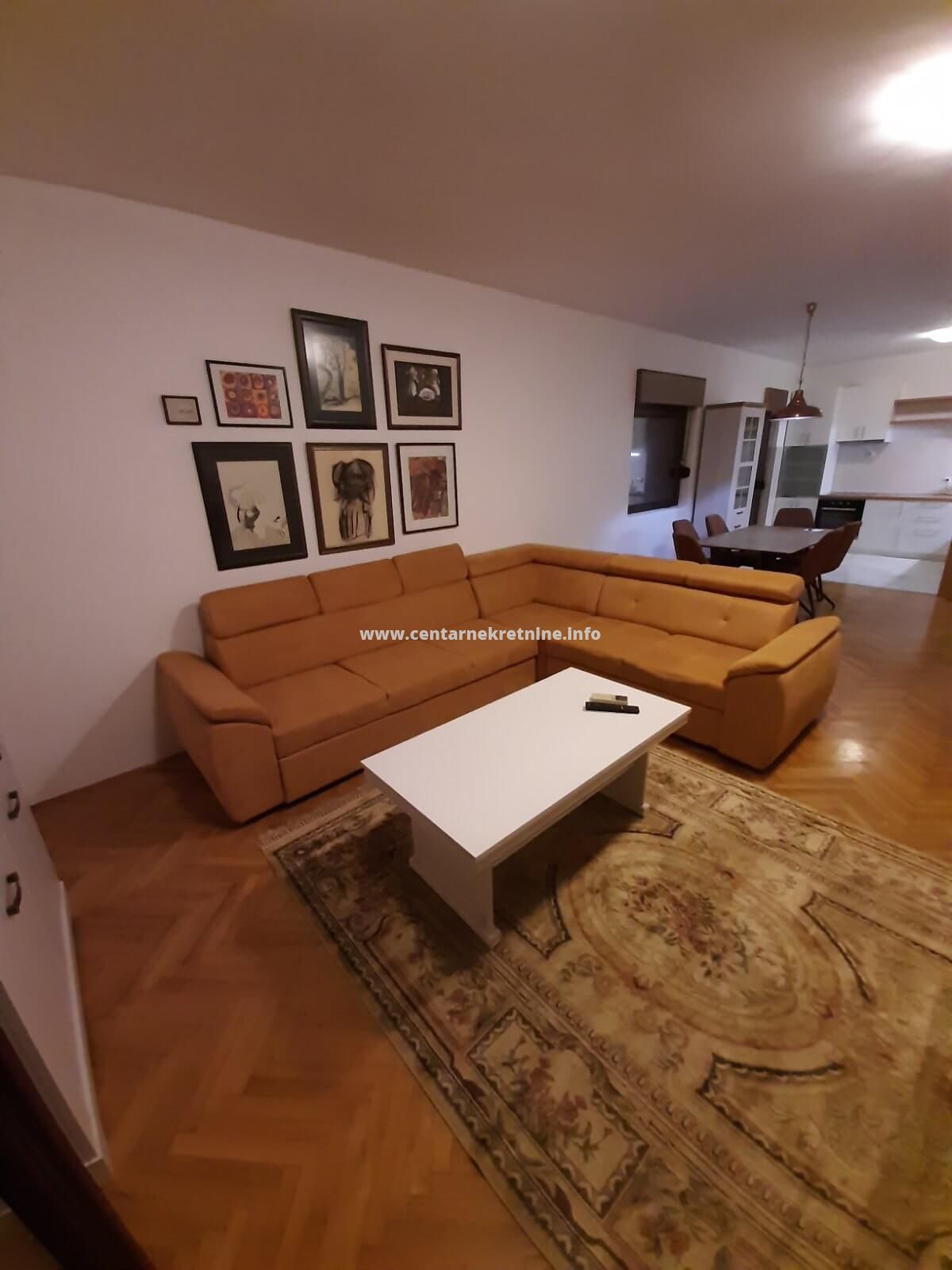 Trosoban stan Preko Morace