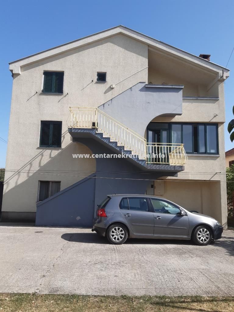 Dvosoban stan, Masline